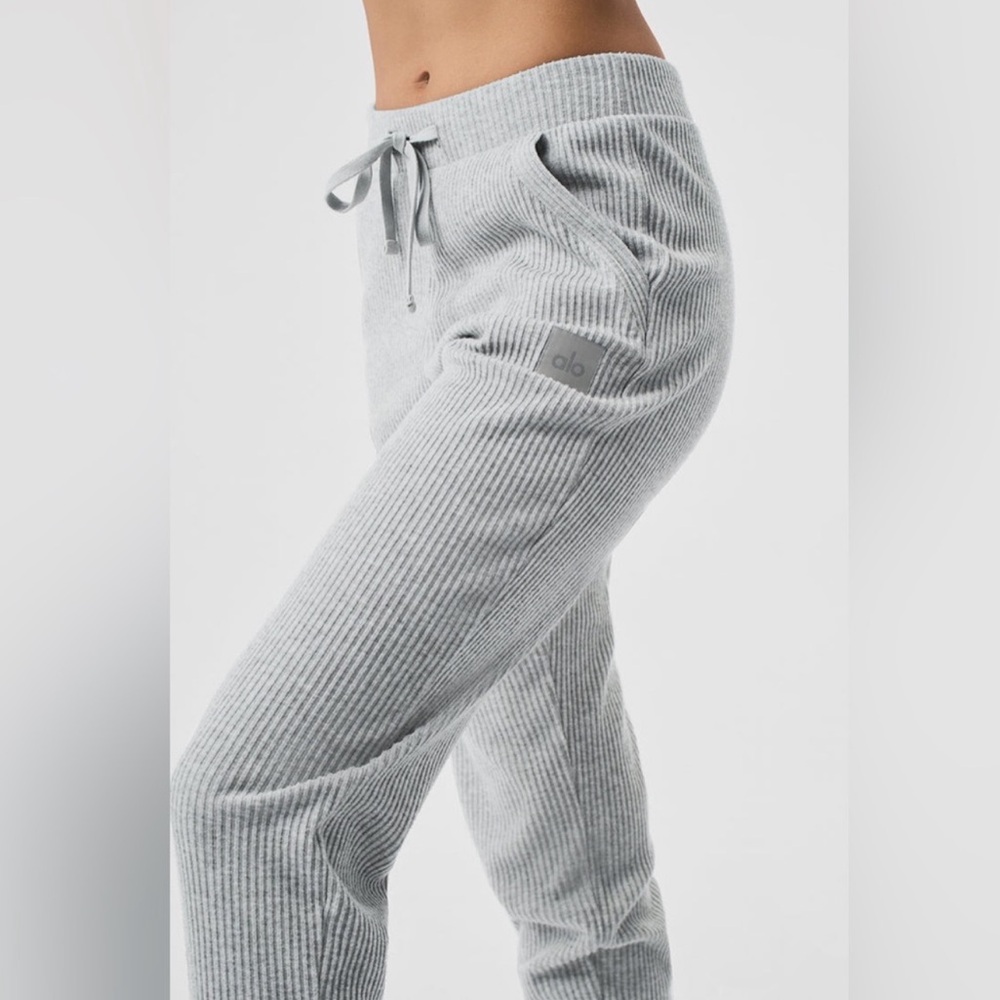 ALO Ribbed sweats size large